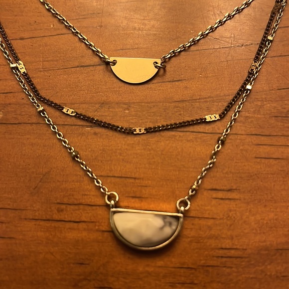 Tiered choker necklace with faux stone pendant. - Picture 2 of 2